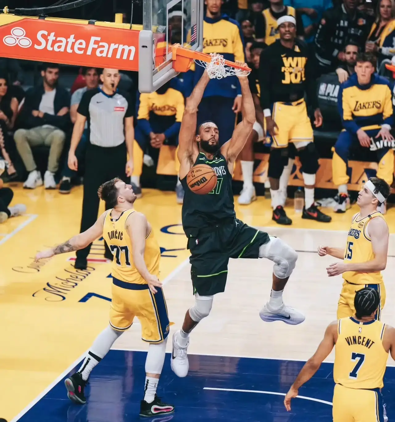 开云体育平台APP-76人翻盘美国男篮，戈贝尔完成帽子戏法