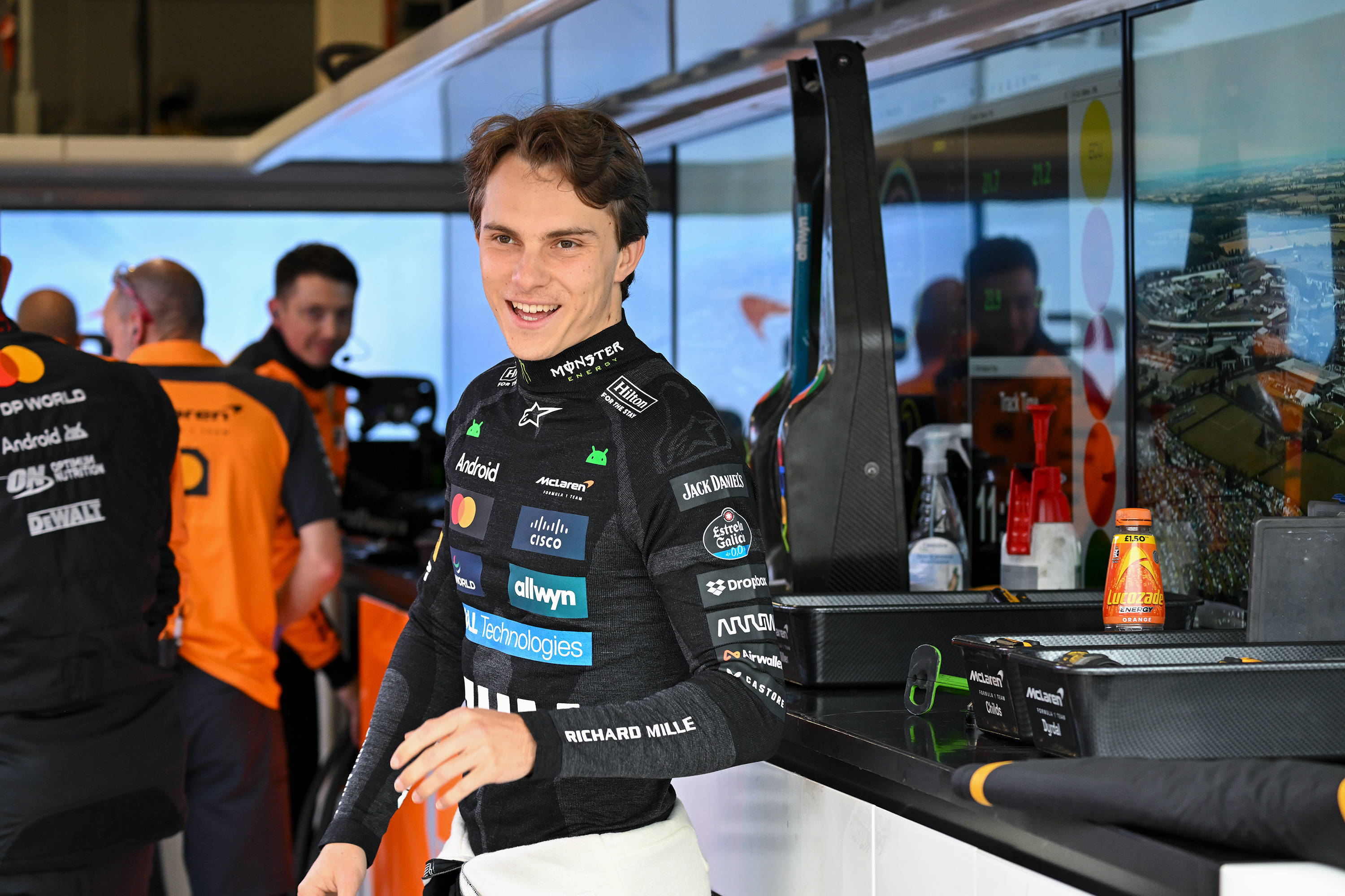 开云体育中国-索伯车队翻盘红牛车队，皮亚斯特里惊艳四座