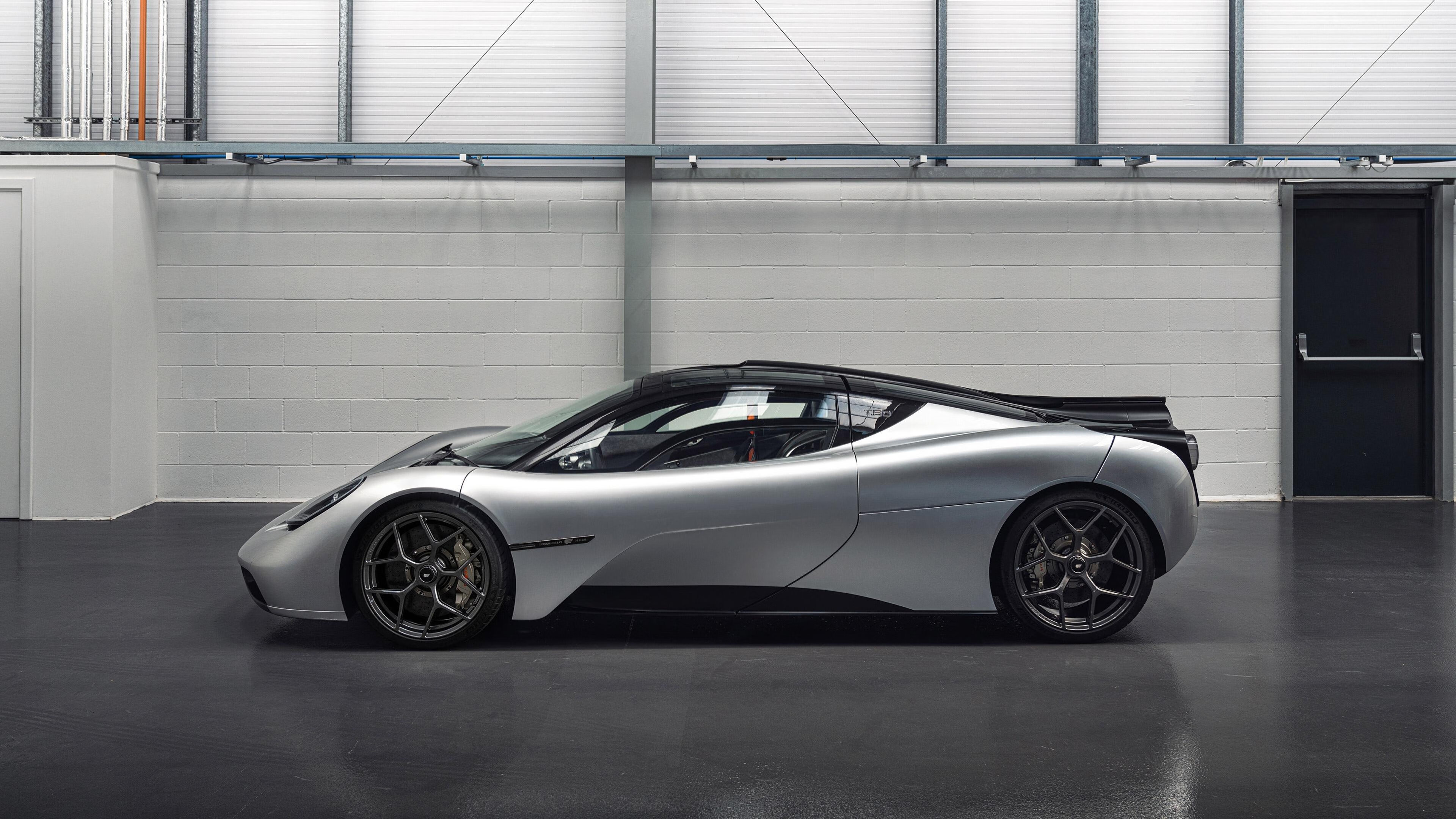 开云体育平台APP-黄色警报，当黄蜂将活塞燃烧于火焰十字架